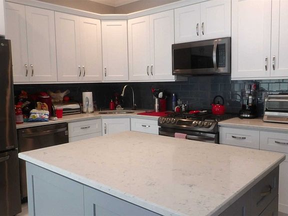 5th image of 37 Augusta Dr