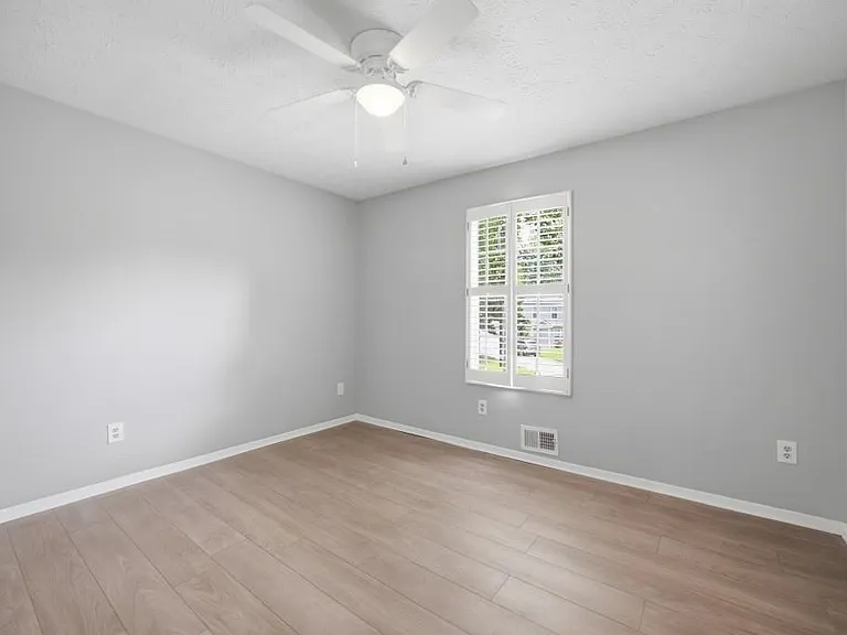 11240 Rotherick Dr — Photo 14