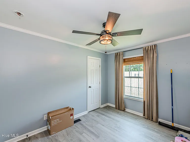 102 Market St — Photo 40