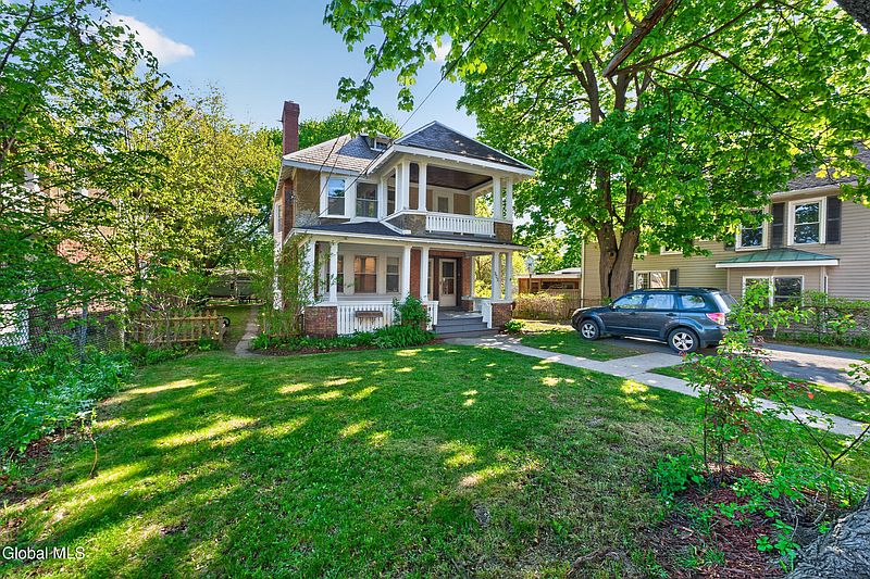 4th image of 303 Spring Avenue