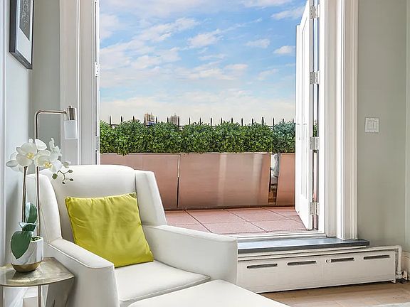 3rd image of 23 W 73rd St #1214/1215
