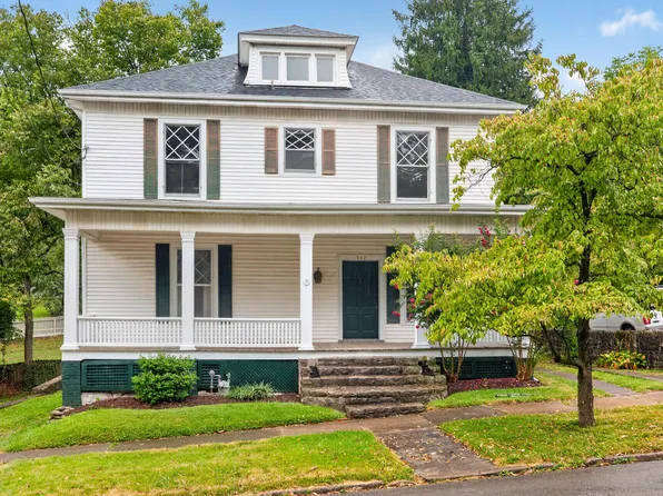 302 N 3rd St, Danville, KY 40422