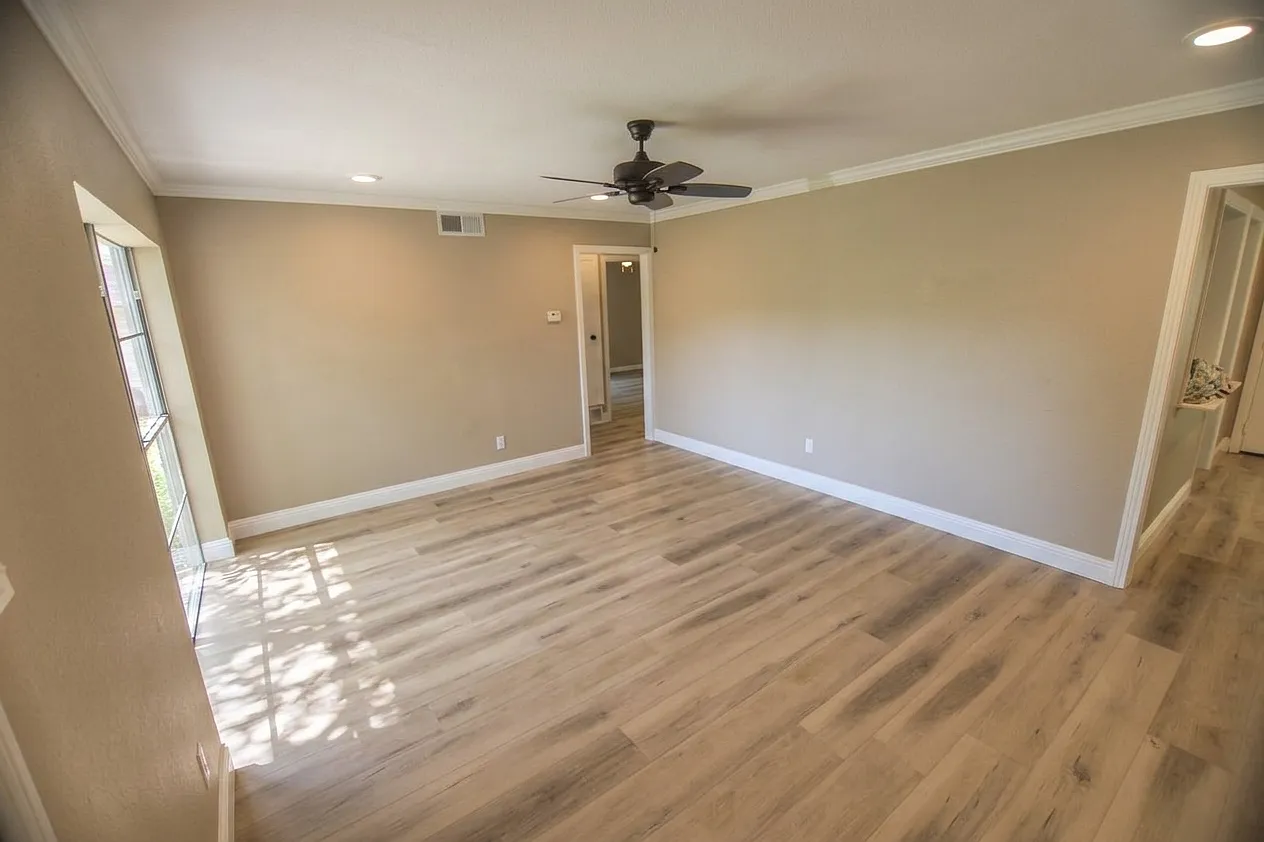 2 bed, 1023 sqft, $1,590 — Photo 3