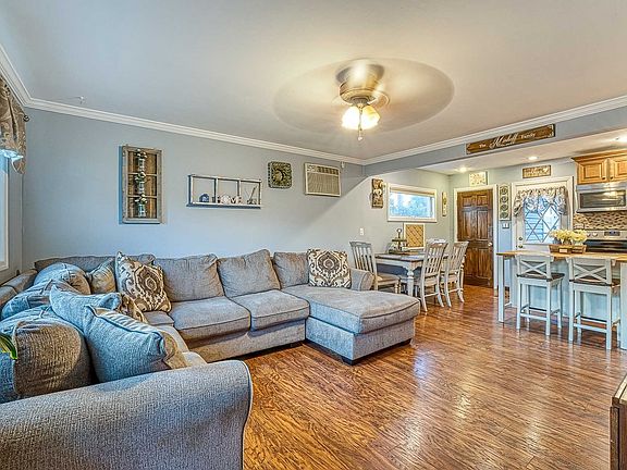 2nd image of 2497 Park Pl
