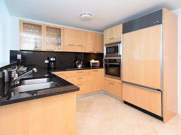 3rd image of 6797 Collins Ave Penthouse 4