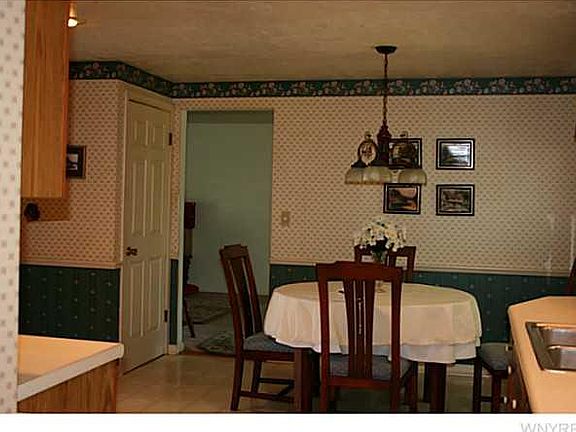 3rd image of 61 Robin Hill Dr