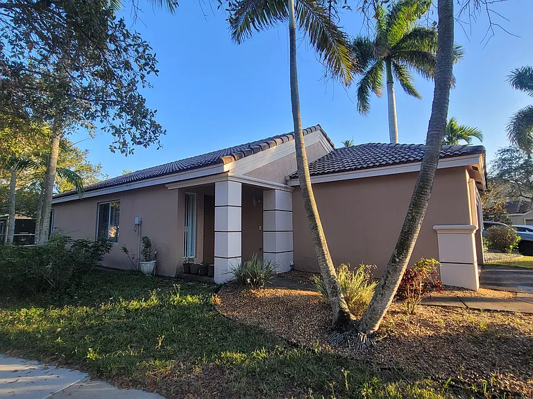 1205 Canary Island Dr — Photo 7