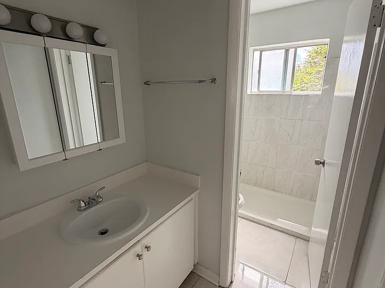 1194 NW 19th Ave #1 — Photo 8