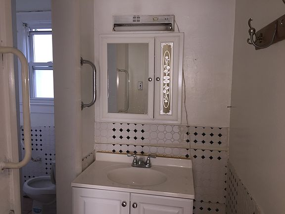 5th image of 54 S Highland Ave