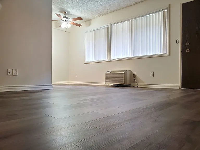120 - 801 E Palmer Ave — Photo 6