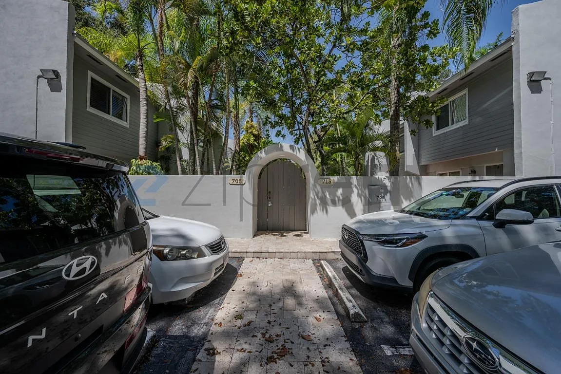 2 bed, 1.5 bath, 1120 sqft, $4,500 — Photo 3