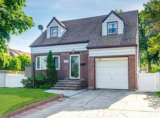 37 Green Ave, Lynbrook, NY 11563