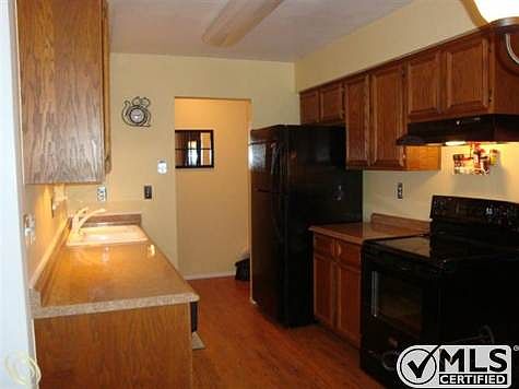 Villa Pointe Kitchen 1.JPG