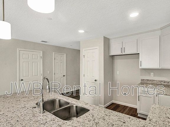 4th image of 432 10th St S