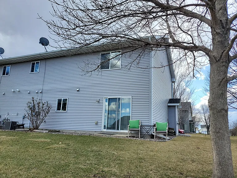 435 Cedar Pl — Photo 3