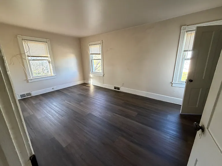 378 Cowgill St — Photo 11