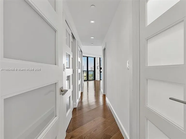 4000 Island Blvd #606 — Photo 22