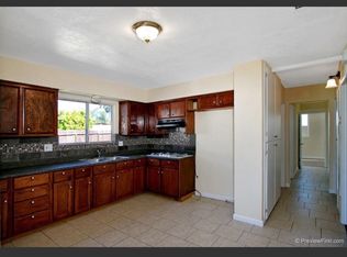 1012 Bartlett Dr, Vista, CA 92084