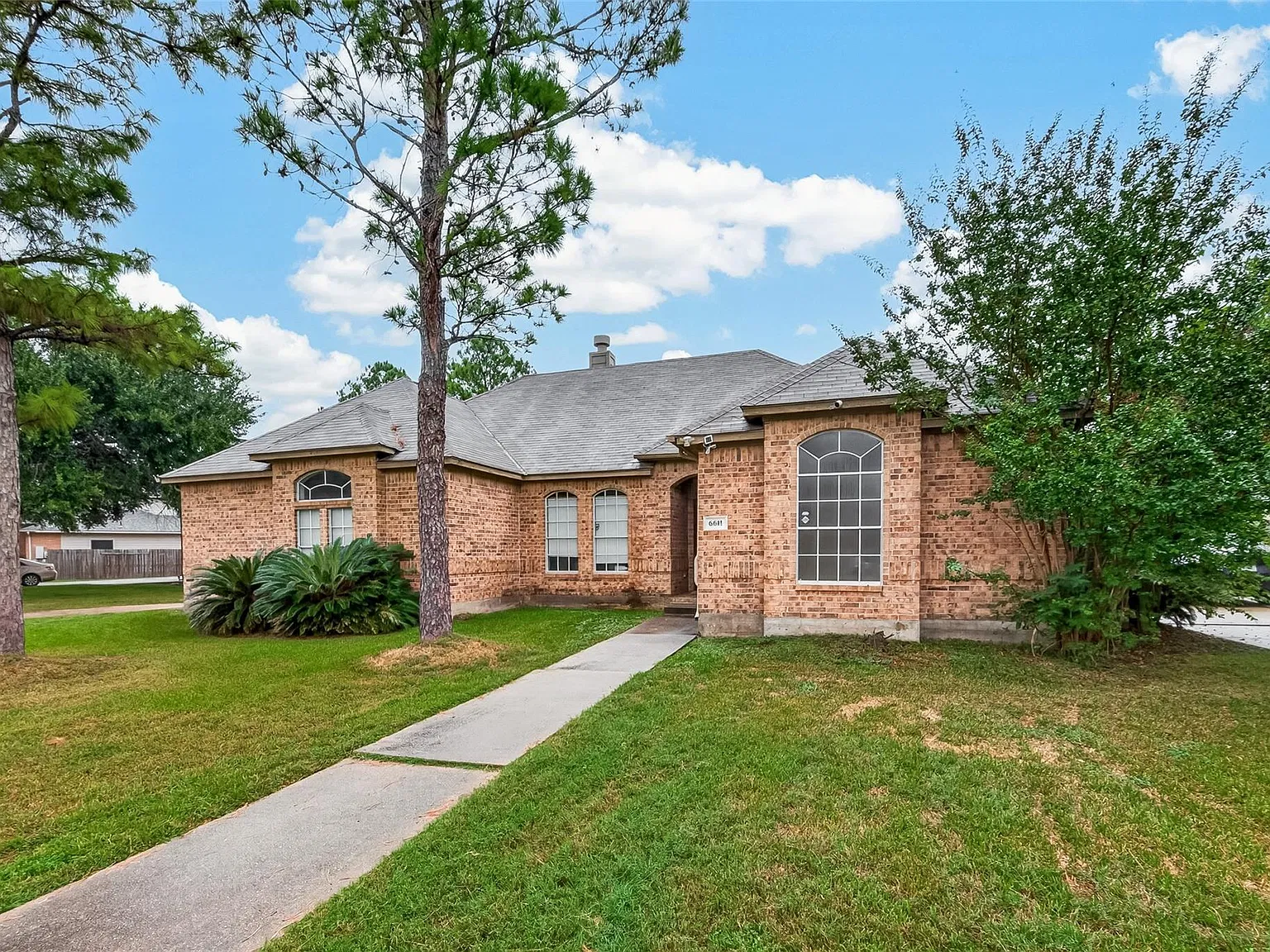 3 bed, 2.0 bath, 1980 sqft, $2,200 — Photo 4