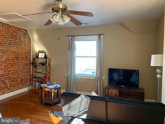 2nd image of 212 W 14th St #4