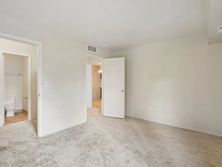 Pointe West Apartments — Photo 54