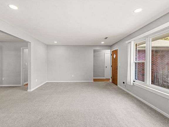 5th image of 3432 S Crestline Dr