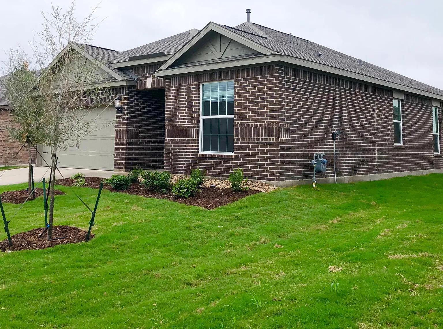 4 bed, 1801 sqft, $1,950 — Photo 2