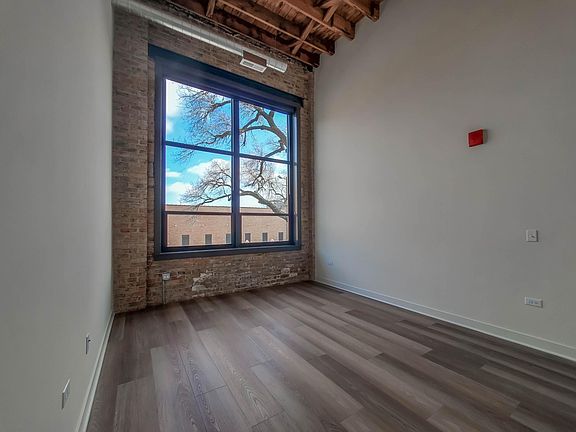 4th image of 818 N Wolcott #110