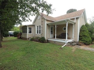 237 S 3rd St, Cowden, IL 62422