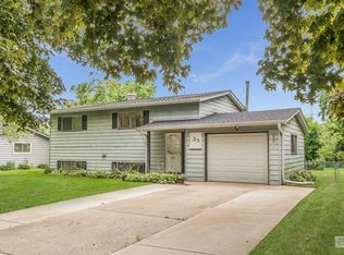 35 Circle Dr E, Montgomery, IL 60538