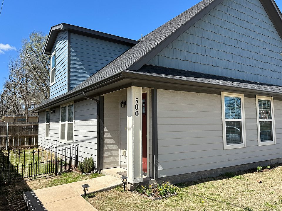 Max Privacy for a Duplex. The ONLY common wall between the units is the Garage and the entrances are on opposite sides of structure.