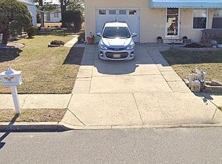 14 Hyannis St, Toms River, NJ 08757