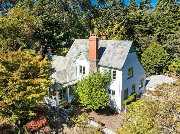 30 Beach Dr, Oak Bay, BC V8S 2L2