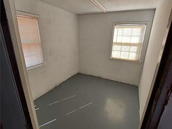 2nd image of 413 High St