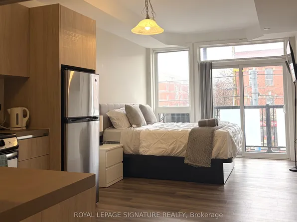 335 College St, Toronto, ON