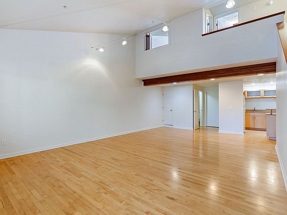 4th image of 2074-2078 Parker St #205