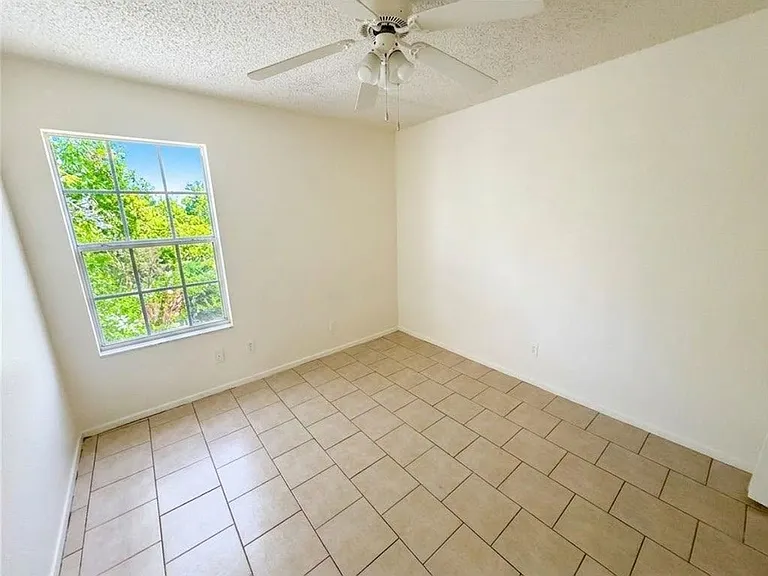 8811 Pineridge Dr #B — Photo 4