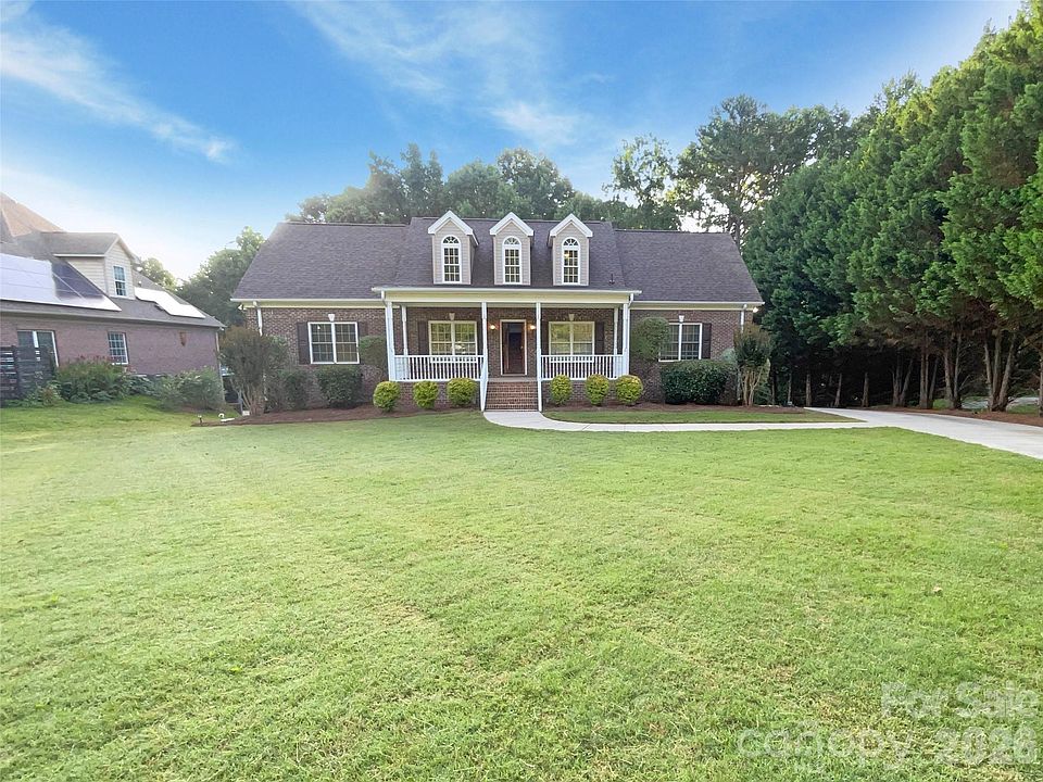 1st image of 1228 N Dobys Bridge Rd