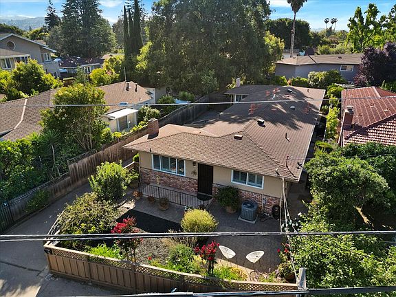 2nd image of 124 Oakwood Dr