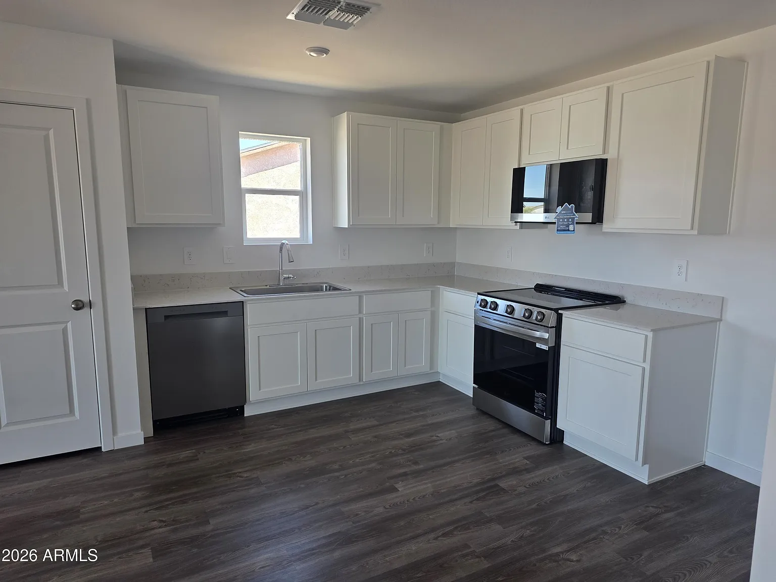 3 bed, 2.0 bath, 1290 sqft, $1,675 — Photo 2