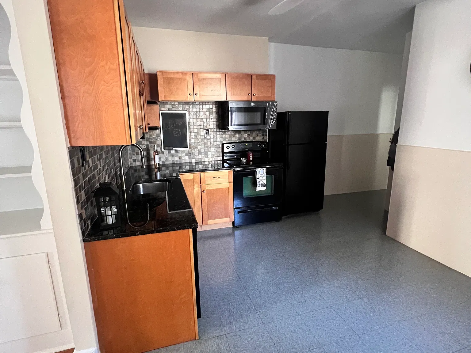 Spacious 3BR Apartment with Balcony in Salem — Photo 1