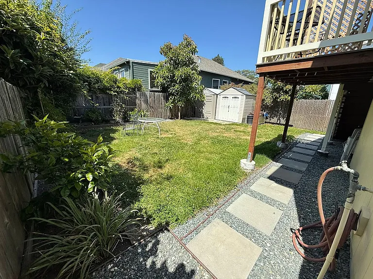 1921 Harmon St #B — Photo 4