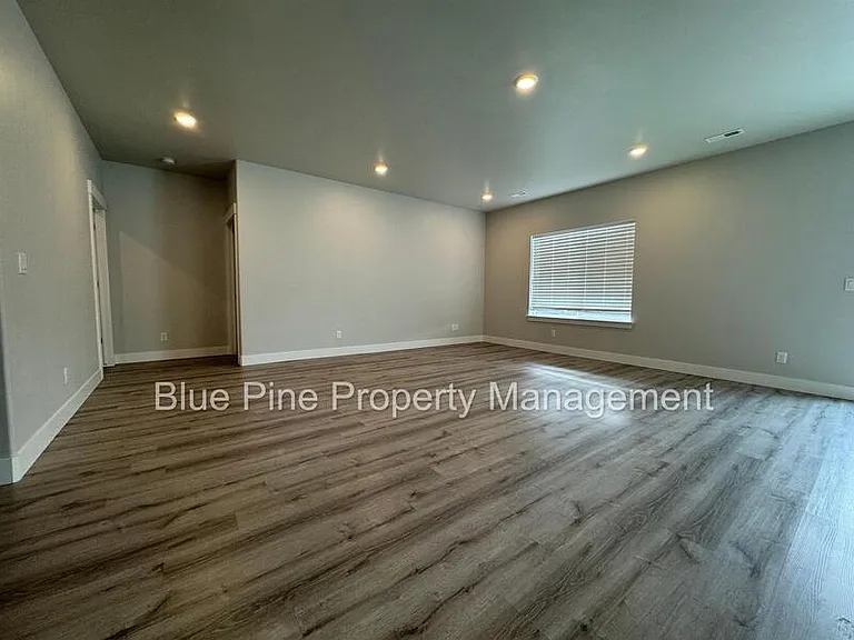 2824 E Brooklyn St — Photo 18