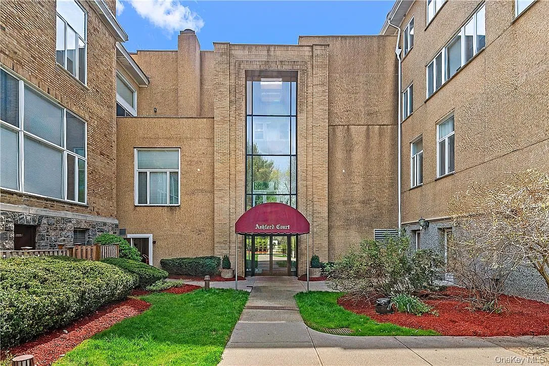 520 Ashford Ave — Photo 1