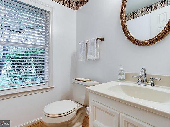 5th image of 901 Holly Blossom Ct