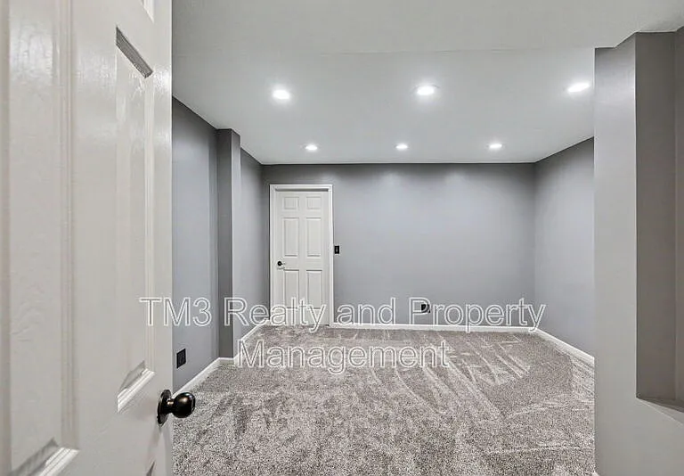 5605 NE Coral Dr — Photo 25