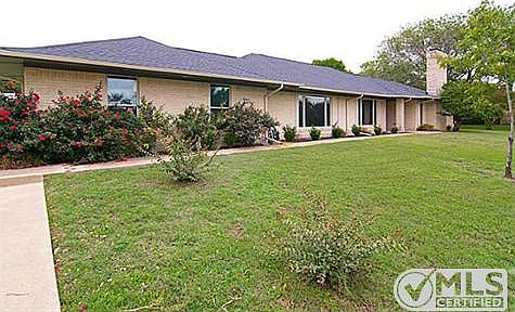 2nd image of 302 Lakeshore Dr