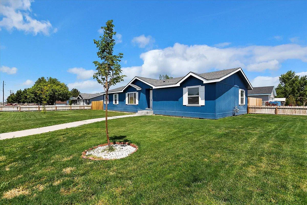 3 bed, 1728 sqft, $1,950 — Photo 4
