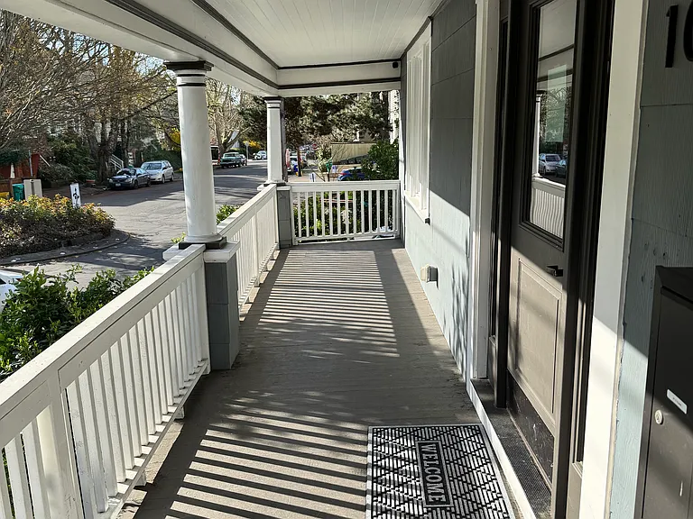 1035 SE 14th Ave #2 — Photo 3