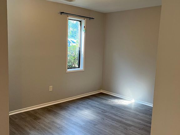 2nd image of 527 Florida Ave APT T4